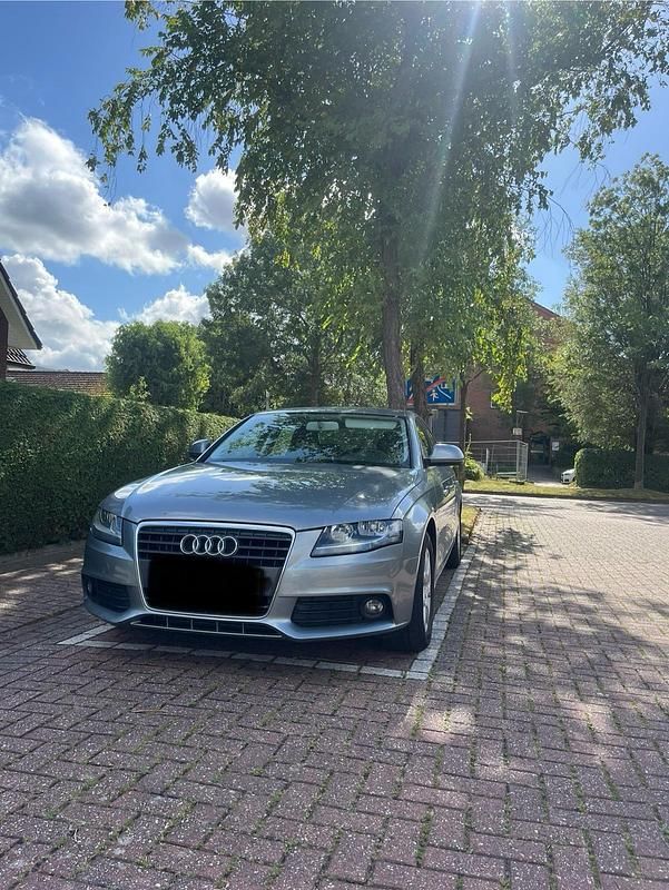 Silber Gebraucht 2009 Audi A4 Limousine | 7.800 € (Teuer) - Bild 1/4