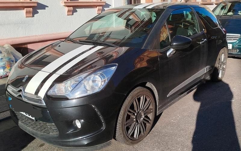Schwarz Gebraucht 2010 Citroën DS3 Sport Chic Limousine | 2.890 € (Fairer Preis) - Bild 1/4