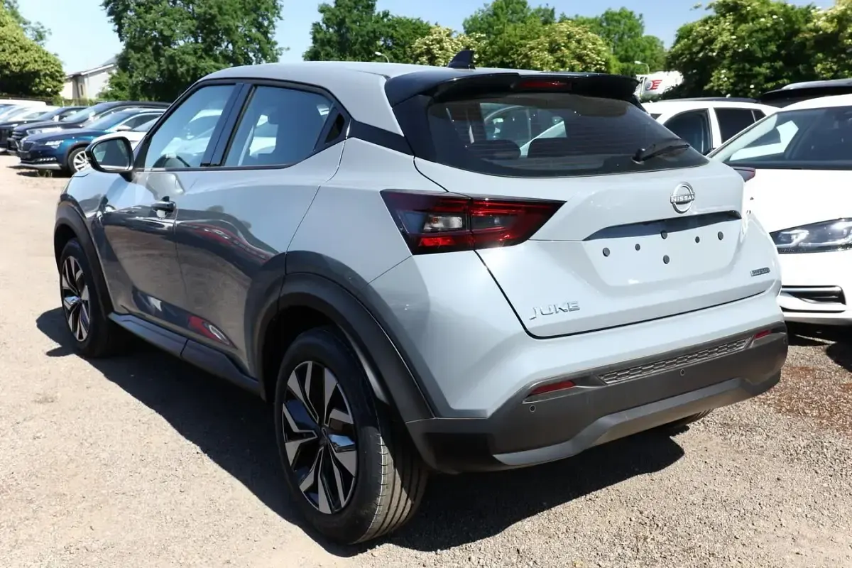 Neu Nissan Juke Acenta 143 PS (105 kW) 2025 Dark grey SUV