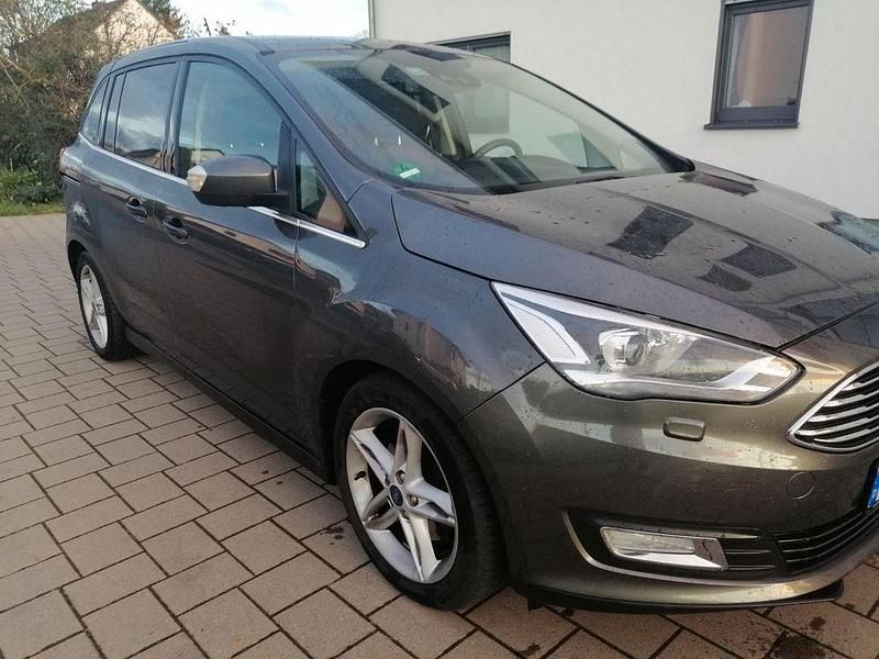 Grau Gebraucht 2019 Ford Grand C-Max Van / Kleinbus | 14.800 € (Fairer Preis) - Bild 1/4