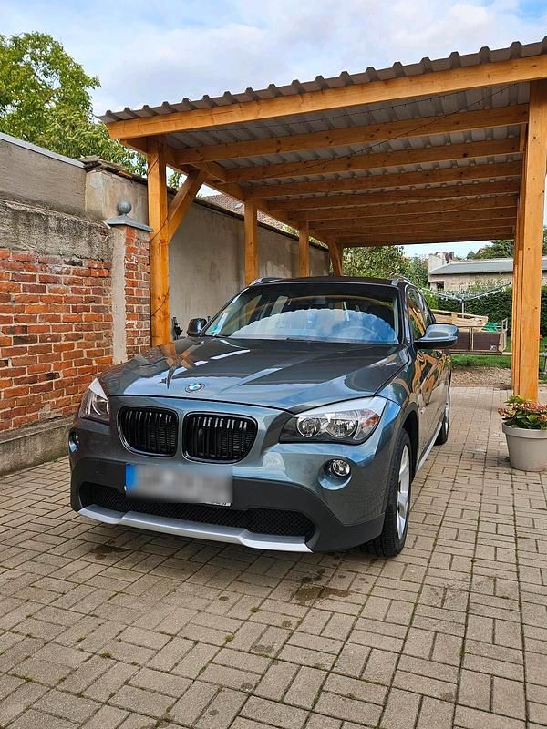 Grün Gebraucht 2010 BMW X1 SUV | 10.600 € - Bild 1/4