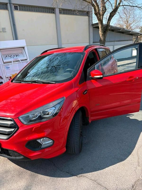 Gebraucht Ford Kuga ST-Line 176 PS (129 kW) 2018 Rot SUV