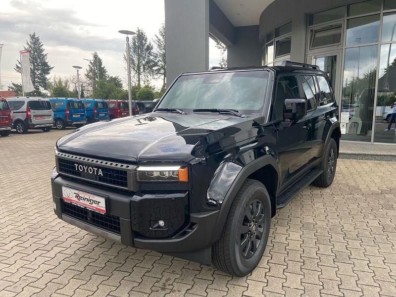 Schwarz Neu 2025 Toyota Land Cruiser Executive SUV | 83.899 € (Fairer Preis) - Bild 1/4