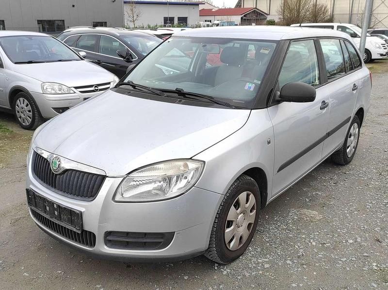 Brilliantsilber metallic Gebraucht 2009 Skoda Fabia Kombi | 1.499 € (Fairer Preis) - Bild 1/4