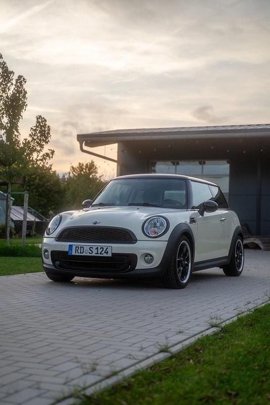 Beige Gebraucht 2011 Mini Cooper Kleinwagen | 6.100 € (Fairer Preis) - Bild 1/4