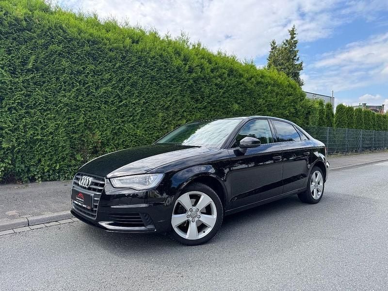 Schwarz Gebraucht 2015 Audi A3 Attraction Limousine | 9.200 € (Guter Preis) - Bild 1/4