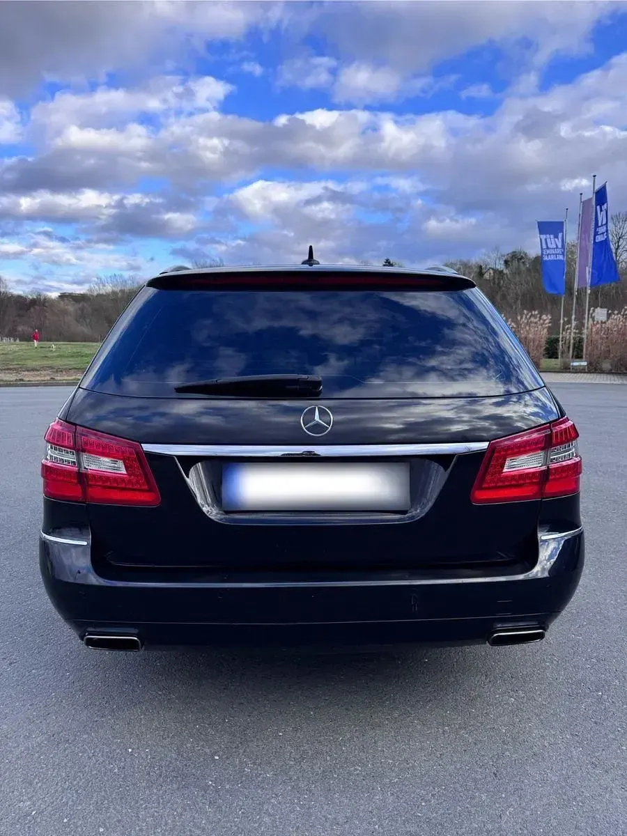 Second-hand Mercedes E200 Avantgarde 184 CP (135 kW) 2011 Negru Break