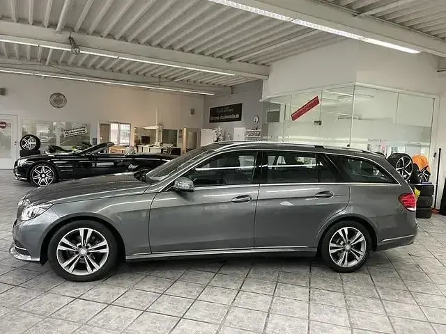 Gebraucht Mercedes E200 Avantgarde 136 PS (100 kW) 2016 Grau Kombi