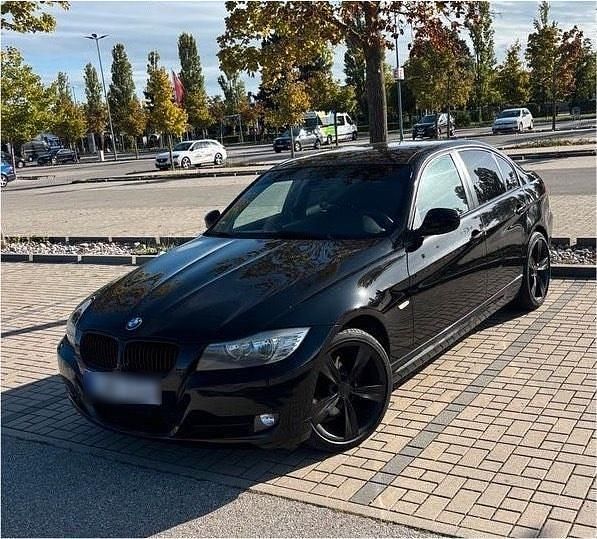 Schwarz Gebraucht 2011 BMW 320 M Sport Limousine | 4.490 € (Superpreis) - Bild 1/4