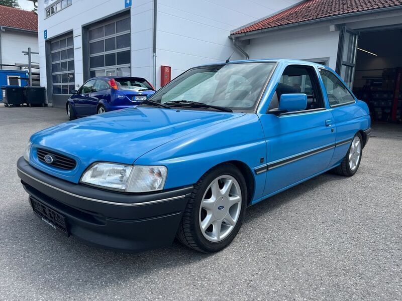 Blau Gebraucht 1993 Ford Escort Sport Limousine | 3.990 € - Bild 1/4