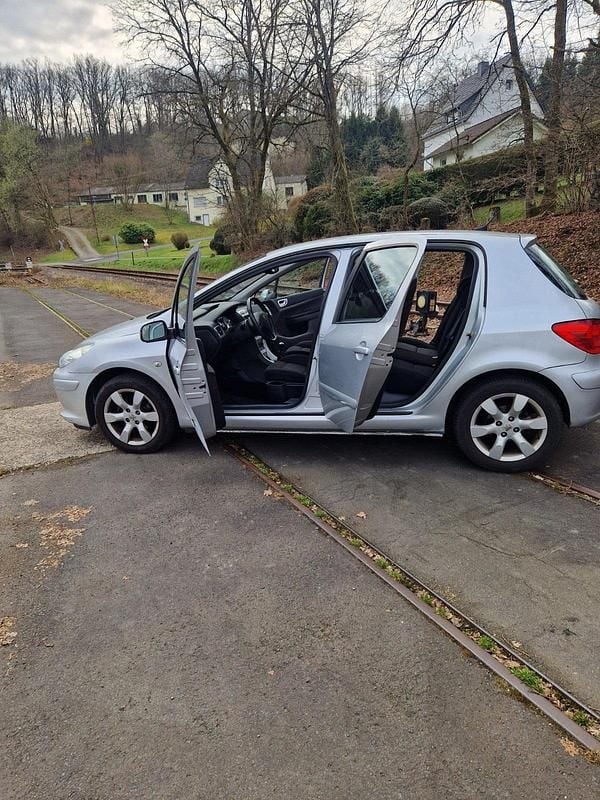 Gebraucht Peugeot 307 109 PS (80 kW) 2007 Silber Limousine