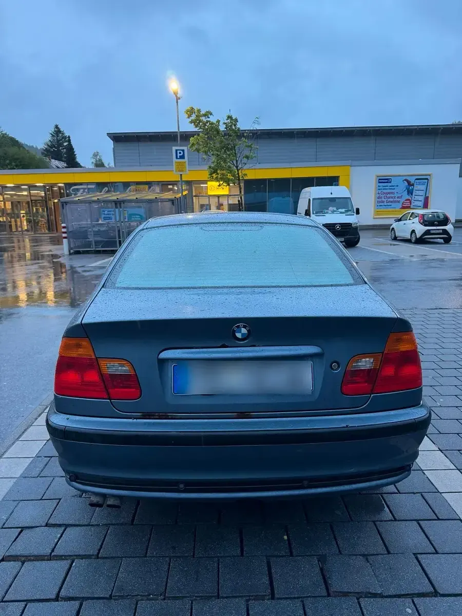Używany BMW 325 192 KM (141 kW) 2000 Niebieski Sedan/Limuzyna
