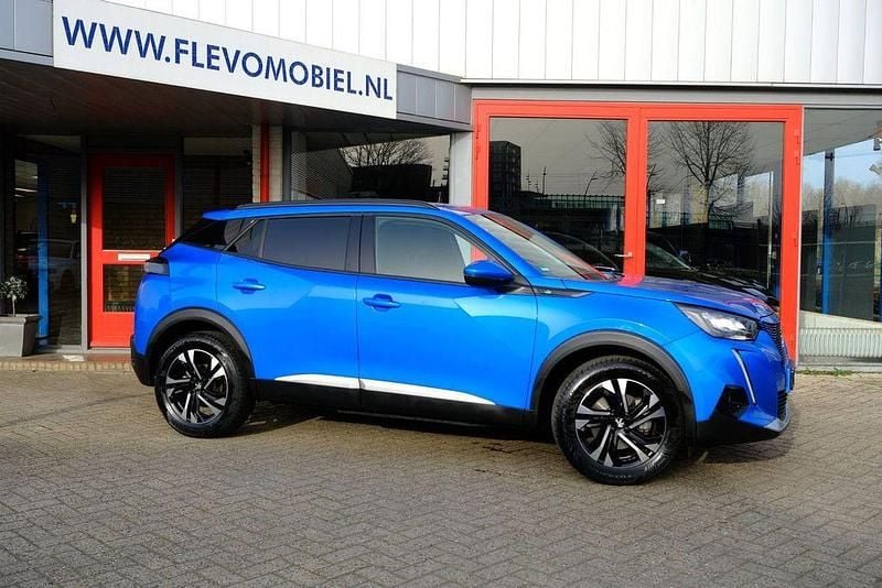 Gebraucht Peugeot e-2008 Allure 100 kW (136 PS) 2021 Blau SUV