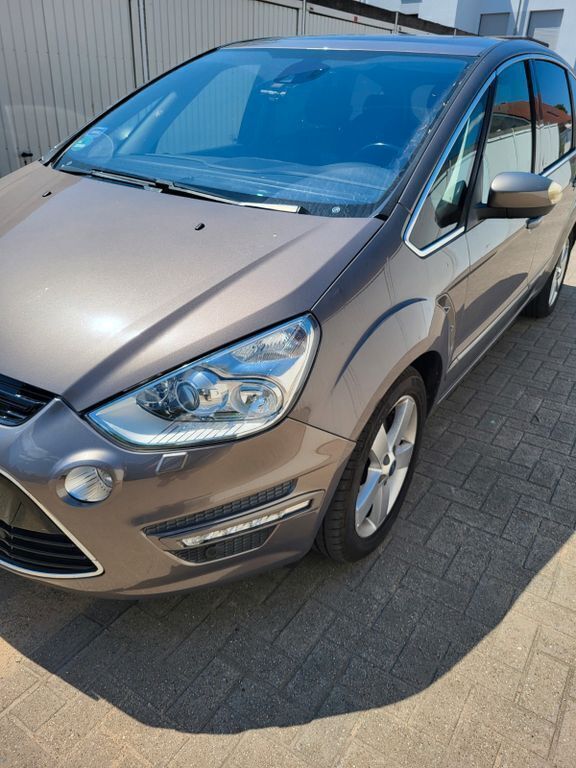 Braun Gebraucht 2012 Ford S-MAX Titanium S Van / Kleinbus | 7.800 € (Fairer Preis) - Bild 1/4