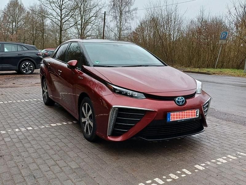 Gebraucht Toyota Mirai 155 PS (114 kW) 2018 Rot Limousine
