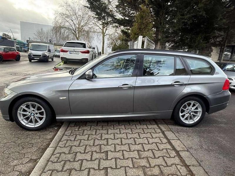 Gebraucht BMW 320 170 PS (125 kW) 2011 Grau Kombi
