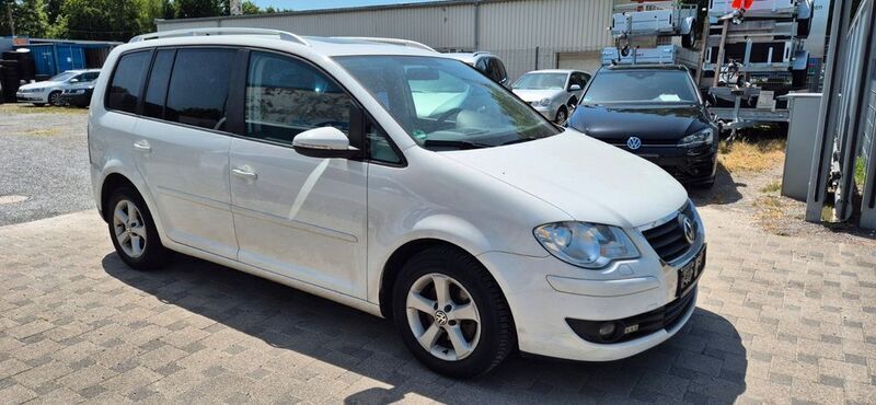 Weiß Gebraucht 2009 VW Touran Trendline Van / Kleinbus | 3.500 € (Guter Preis) - Bild 1/4