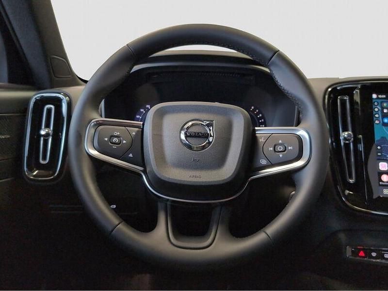 Gebraucht Volvo XC40 Plus 163 PS (119 kW) 2025 Schwarz SUV