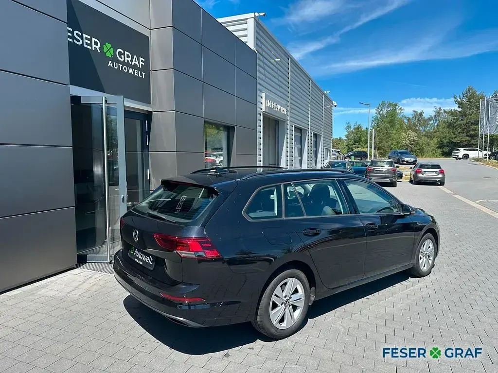 Gebraucht VW Golf VIII Life 150 PS (110 kW) 2023 Deep black perleffekt Kombi