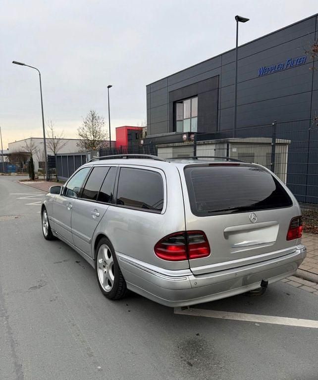 Gebraucht Mercedes E270 Avantgarde 170 PS (125 kW) 2002 Silber Limousine