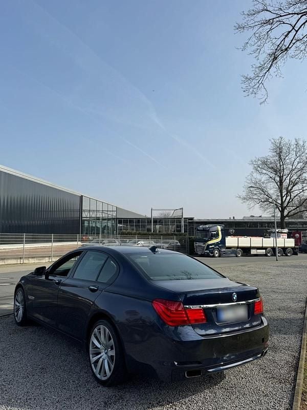 Gebraucht BMW 740 306 PS (225 kW) 2010 Blau Limousine