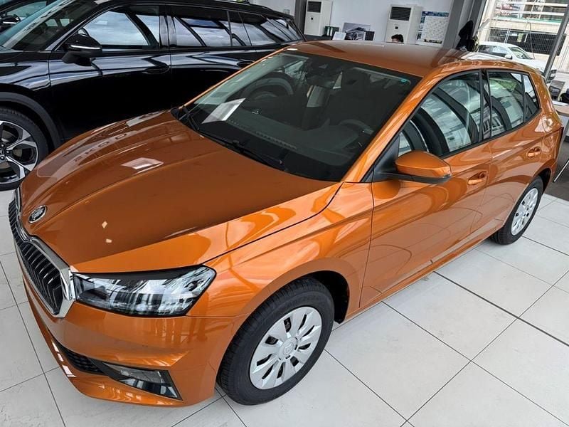Gebraucht Skoda Fabia Essence 80 PS (58 kW) 2025 Phoenixorange metallic Kleinwagen