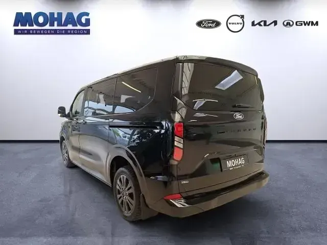 Gebraucht Ford Tourneo Titanium 232 PS (170 kW) 2025 Obsidianschwarz metallic Van / Kleinbus