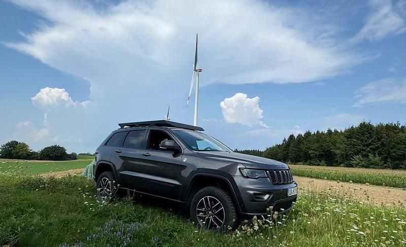 Grau Gebraucht 2018 Jeep Grand Cherokee Trailhawk SUV | 24.200 € (Guter Preis) - Bild 1/4