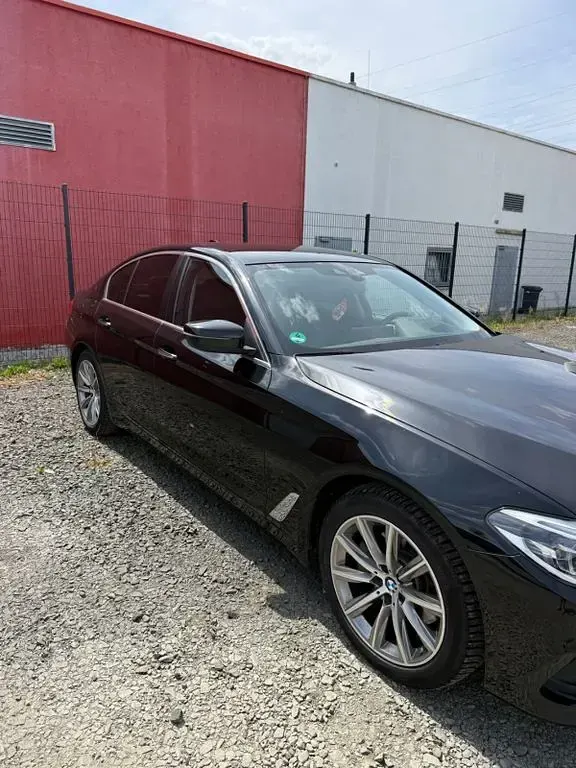 Gebraucht BMW 520 Sport Line 190 PS (139 kW) 2018 Schwarz Limousine