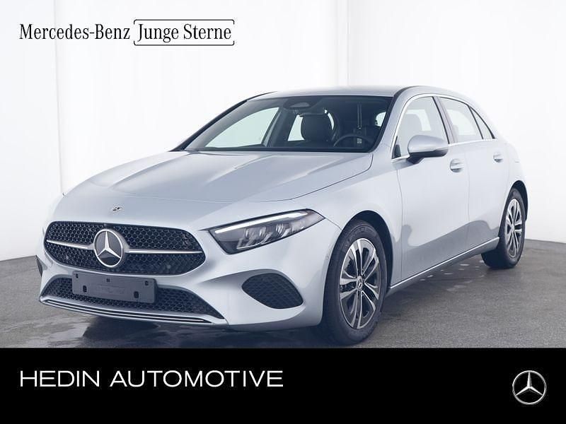 Silber Gebraucht 2024 Mercedes A180 Progressive Limousine | 27.790 € (Guter Preis) - Bild 1/4