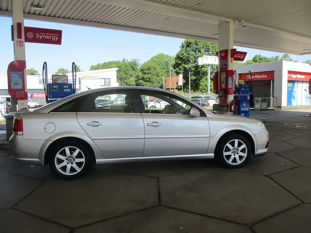 Gebraucht Opel Vectra Edition 140 PS (102 kW) 2007 Silber Limousine