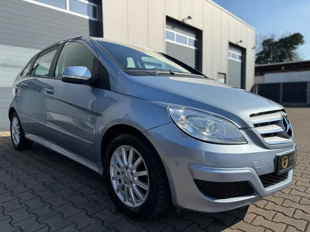 Gebraucht Mercedes B180 116 PS (85 kW) 2010 Horizontblau Van / Kleinbus