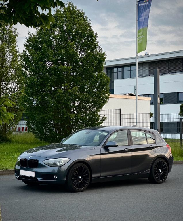 Gebraucht 2012 BMW 116 Sport Line Kleinwagen | 5.999 € - Bild 1/4