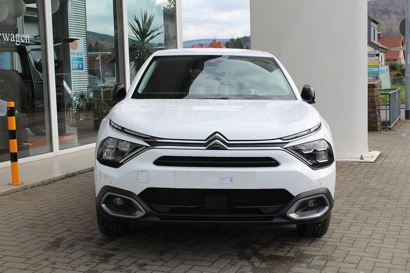 Weiß Gebraucht 2023 Citroën e-C4 Limousine | 31.900 € (Fairer Preis) - Bild 1/4