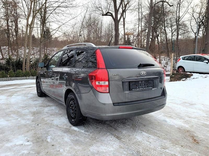 Gebraucht Kia Ceed Sportswagon Vision 116 PS (85 kW) 2010 Grau Kombi