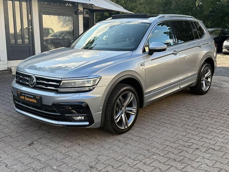 Silber Gebraucht 2021 VW Tiguan Allspace R-line SUV | 26.790 € (Etwas zu teuer) - Bild 1/4