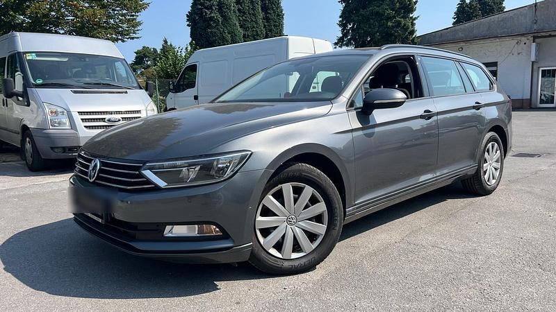 Grau Gebraucht 2015 VW Passat Kombi | 7.750 € (Guter Preis) - Bild 1/4