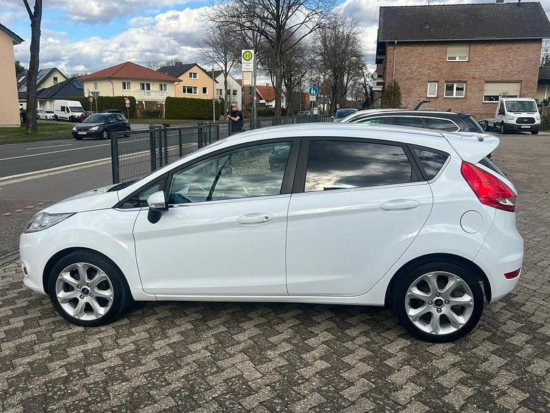 Gebraucht Ford Fiesta Titanium 82 PS (60 kW) 2009 Weiß Kleinwagen