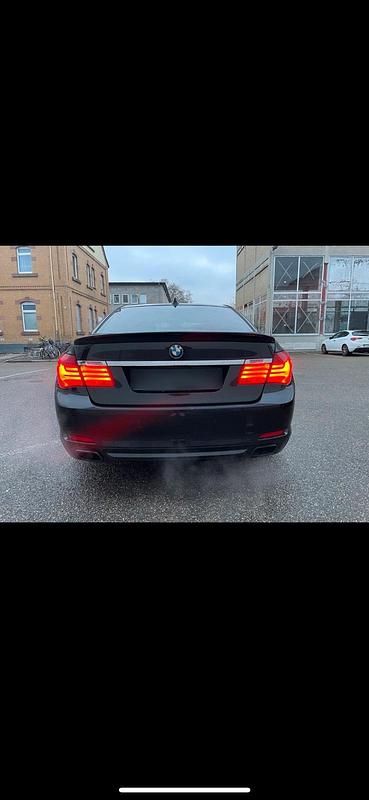 Second-hand BMW 740 306 CP (225 kW) 2012 Berlinǎ