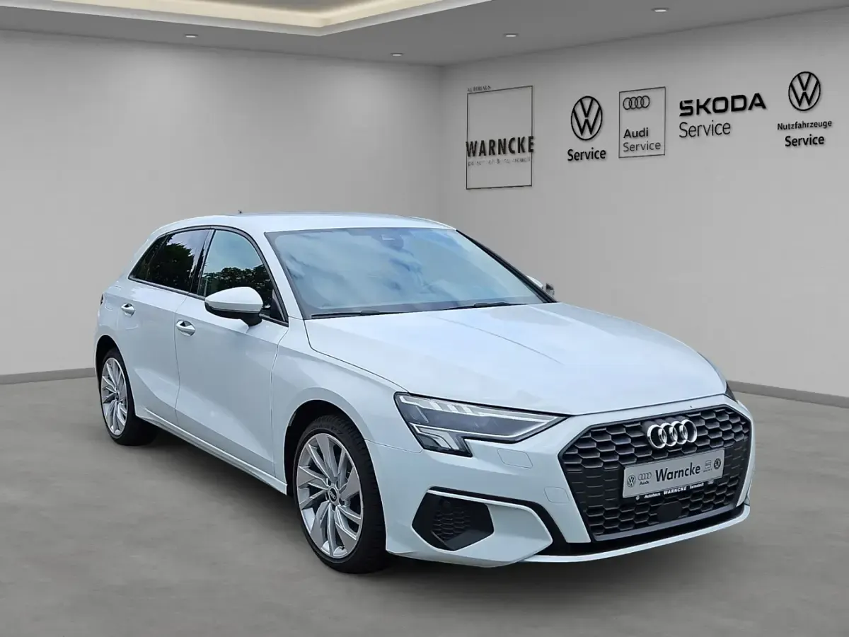 Gebraucht Audi A3 Sportback e-tron Design 204 PS (150 kW) 2020 Gletscherweiß metallic Kleinwagen