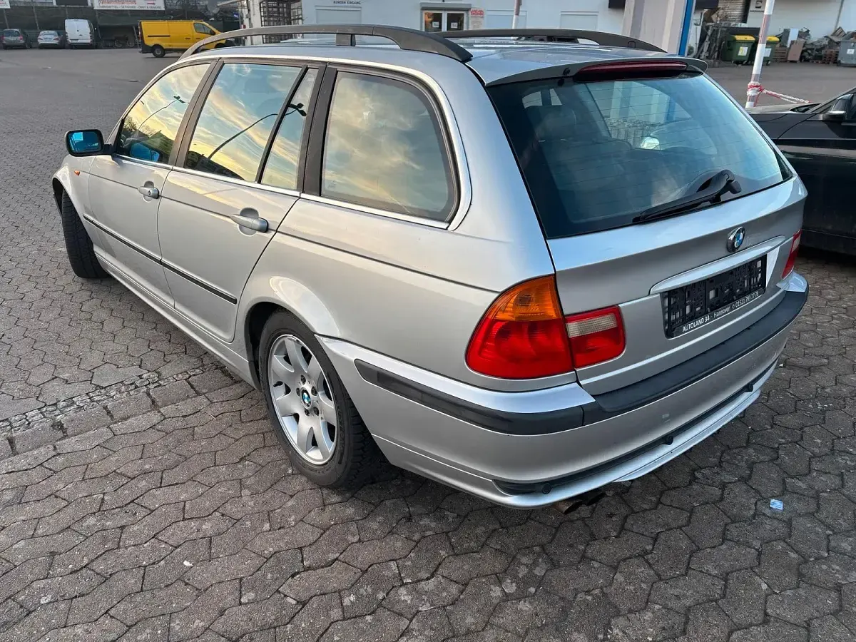 Gebraucht BMW 320 Basis 170 PS (125 kW) 2001 Silber Kombi