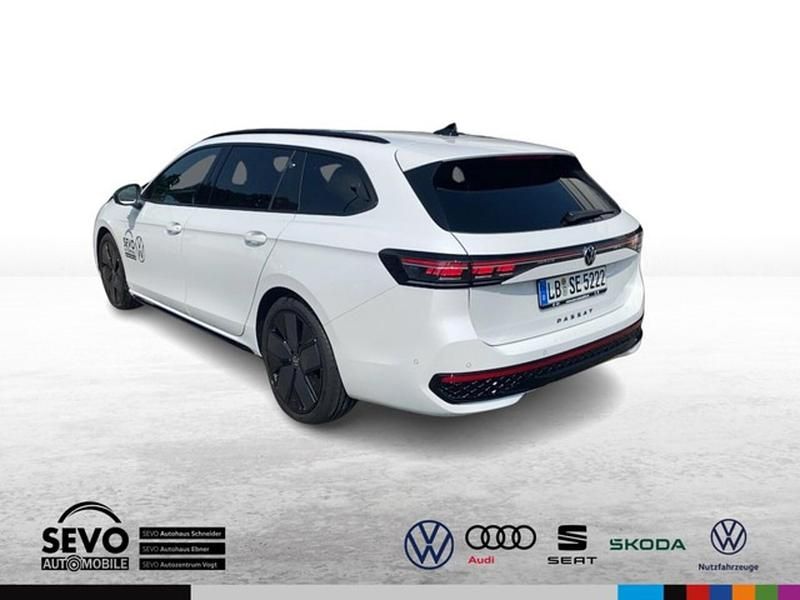 Gebraucht VW Passat R-line 150 PS (110 kW) 2024 Weiß Kombi