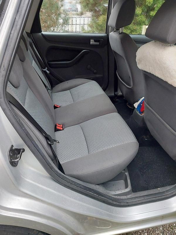 Gebraucht Ford Focus 100 PS (73 kW) 2007 Silber Kombi