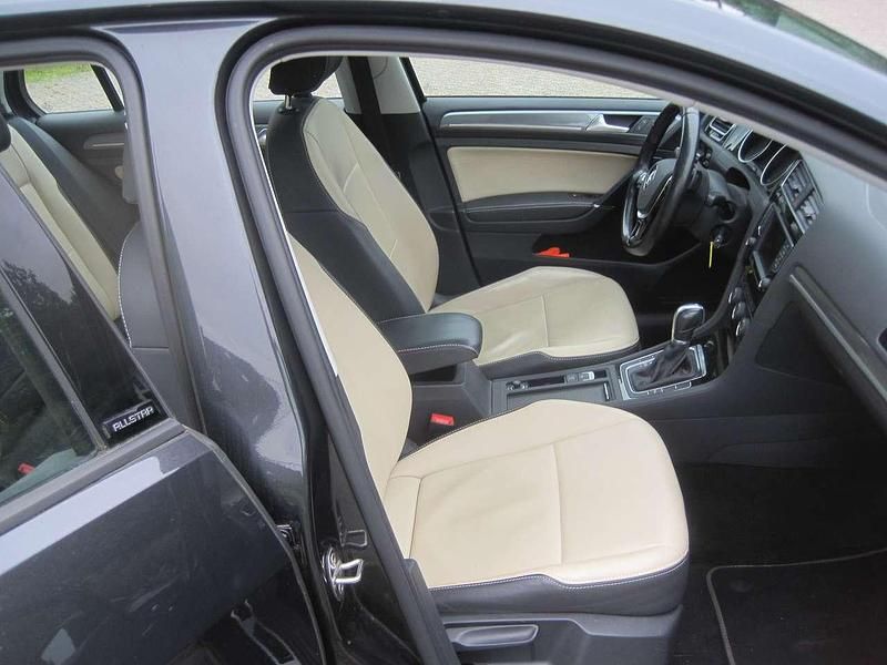 Gebraucht 2016 VW Golf VII Allstar Limousine | 16.500 € (Fairer Preis) - Bild 1/4