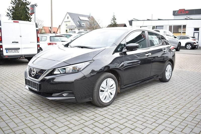 Gebraucht Nissan Leaf 110 kW (150 PS) 2022 Black (m) Kleinwagen