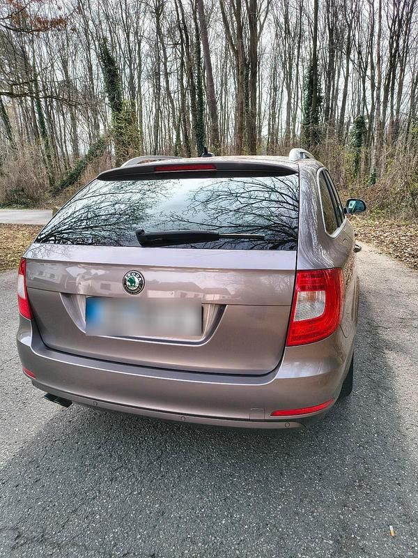 Gebraucht Skoda Superb 160 PS (117 kW) 2011 Violet Kombi