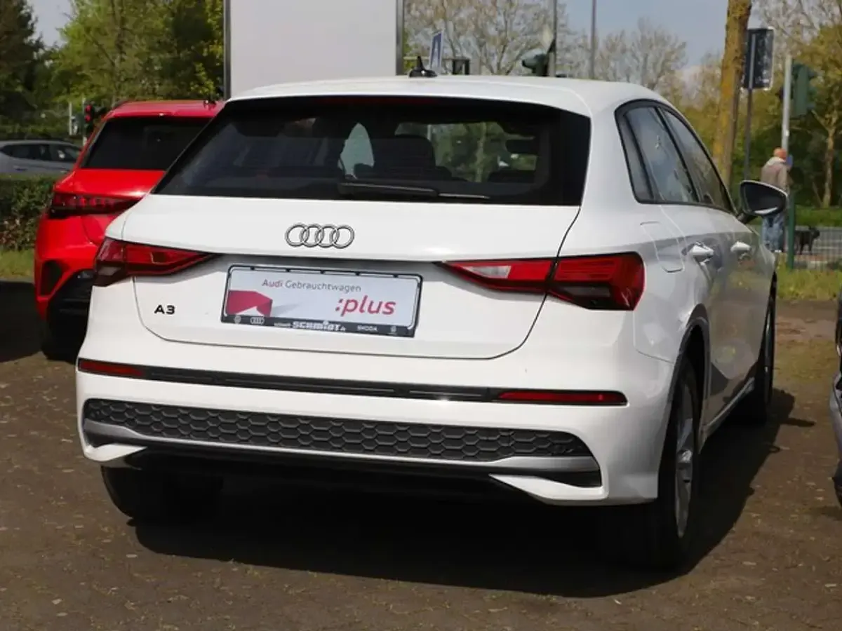 Neu Audi A3 116 PS (85 kW) 2026 Arkonaweiß Limousine