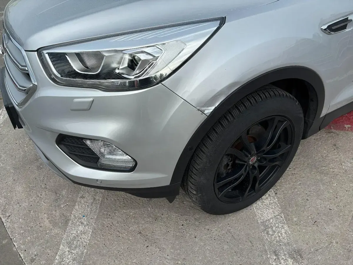 Używany Ford Kuga Titanium 179 KM (131 kW) 2018 Srebrny SUV