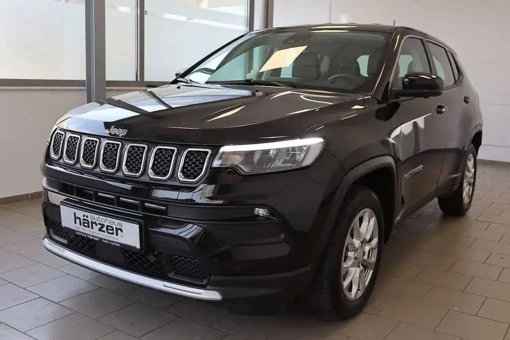 Gebraucht Jeep Compass Altitude 131 PS (96 kW) 2024 Schwarz SUV