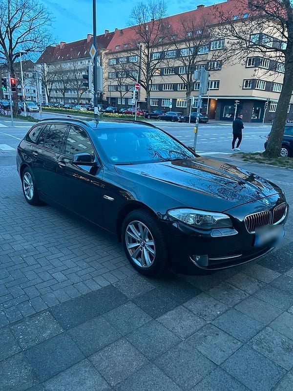 Gebraucht BMW 520 180 PS (132 kW) 2011 Schwarz Kombi